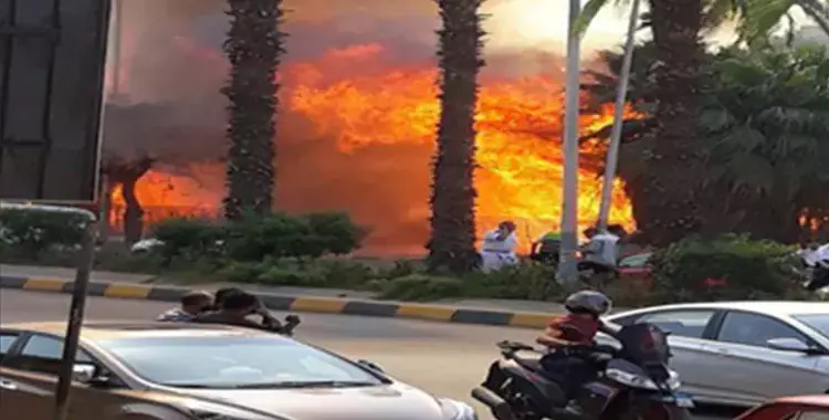  حريق ضخم بحوار شركة أدوية في شارع الهرم 