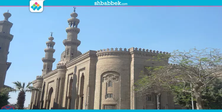  حكاية مسجد تزينه صلبان ويضم ضريح شاه و17 مقبرة للأسرة المالكة 
