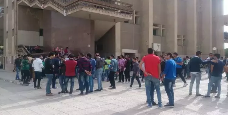  «خناقة» بالأحزمة بين طلاب بجامعة حلوان (فيديو) 