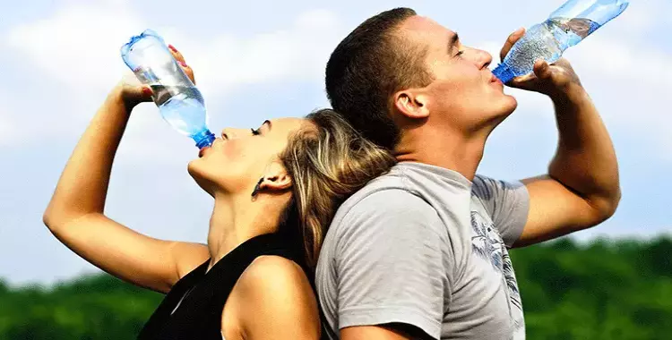  دراسة: شرب الماء من زجاجات بلاستيكية قد يسبب تسمم 