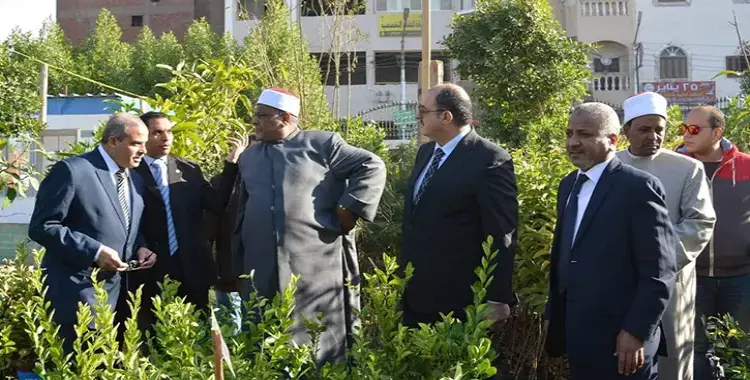  رئيس جامعة الأزهر يتفقد شتلات المنتجات الزراعية في فرع أسيوط 