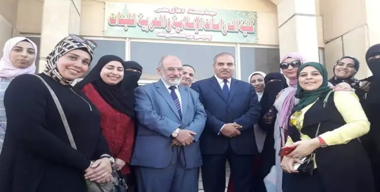  رئيس جامعة الأزهر يتفقد كلية الدراسات الإسلامية للبنات ببورسعيد 