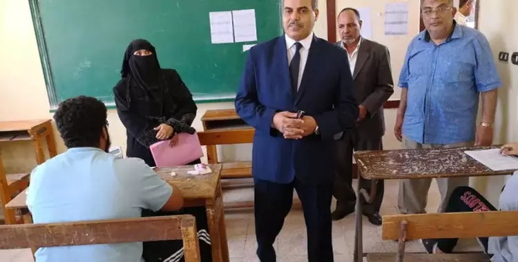  رئيس جامعة الأزهر يتفقد لجان امتحانات الثانوية بمحافظة بورسعيد 