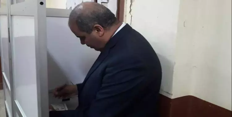  رئيس جامعة الأزهر يدلي بصوته في الانتخابات الرئاسية 