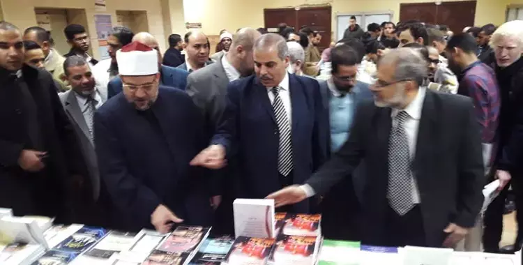  رئيس جامعة الأزهر يفتتح معرض الكتاب بكلية الدعوة.. البيع بنصف الثمن 