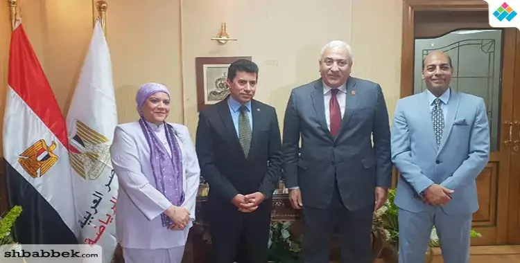  رئيس جامعة السادات يزور وزير الشباب والرياضة 