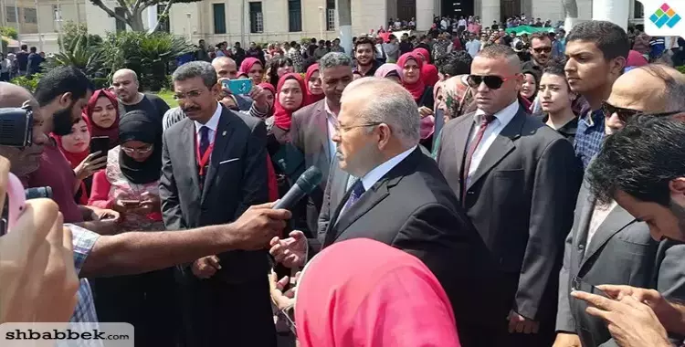  رئيس جامعة القاهرة يتفقد الأنشطة بحفل استقبال الطلاب «صور» 