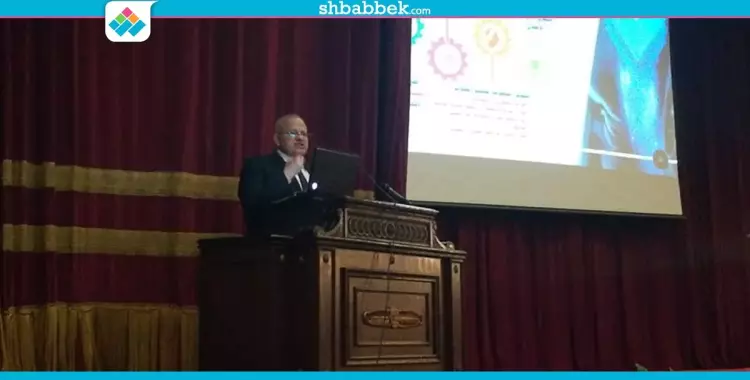  رئيس جامعة القاهرة: يجب تغيير طريقة تفكير المصريين 