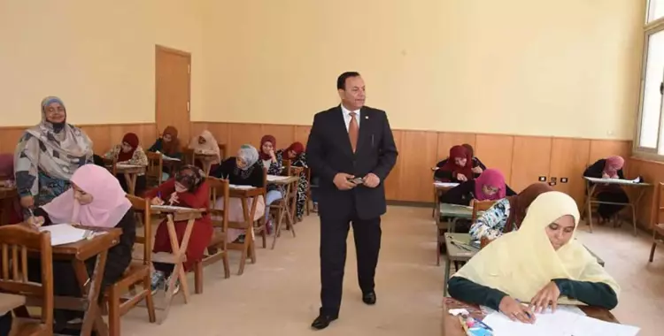  رئيس جامعة المنوفية يتفقد الامتحانات والمجمع التعليمي بكلية التربية 