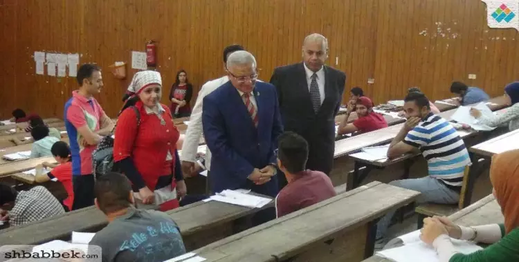  رئيس جامعة المنيا يتفقد لجان امتحانات طلاب «ألسن وسياحة» (صور) 
