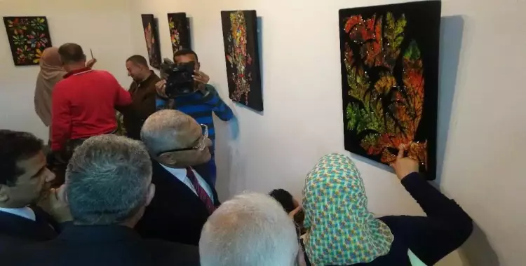  رئيس جامعة المنيا يفتتح معرض «نسمات» للدكتورة أميرة قايد 