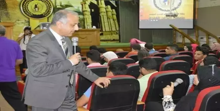  رئيس جامعة النهضة يحاضر طلاب الجامعات عن «الانتماء وتحديت الشباب» في معهد إعداد القادة 
