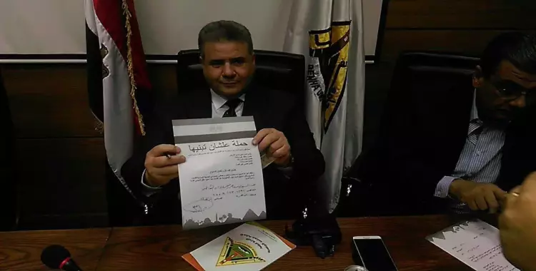  رئيس جامعة بنها يحشد هيئة التدريس لتوقيع استمارة «علشان تبنيها» 