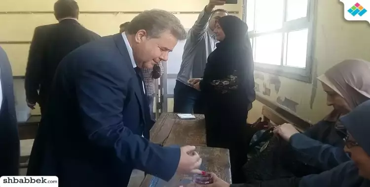  رئيس جامعة بنها يدلي بصوته في الانتخابات الرئاسية (صور) 