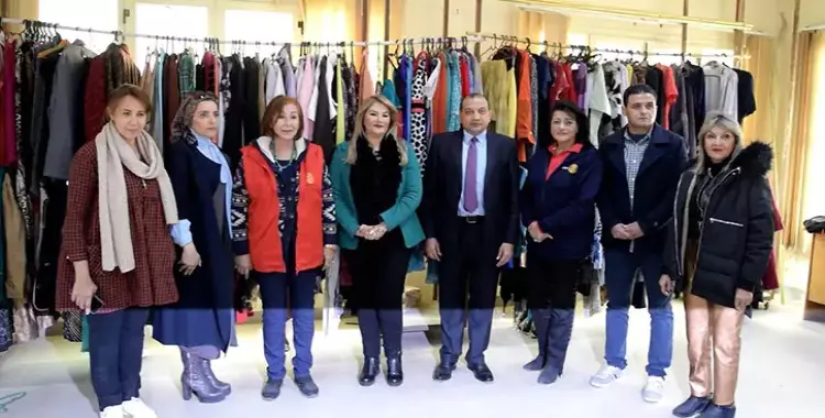  رئيس جامعة بني سويف يفتتح معرض ملابس نادي روتاري 