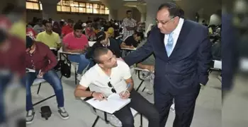 رئيس جامعة حلوان يتفقد لجان امتحانات الفصل الدراسي الثاني (صور)
