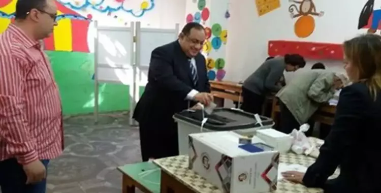  رئيس جامعة حلوان يدلي بصوته في انتخابات الرئاسة 