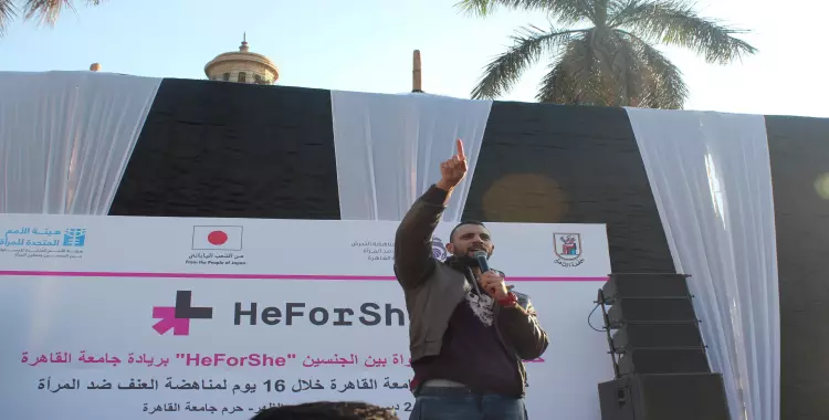  زاب ثروت يغني «كفايه علم هايف» بجامعة القاهرة (فيديو) 