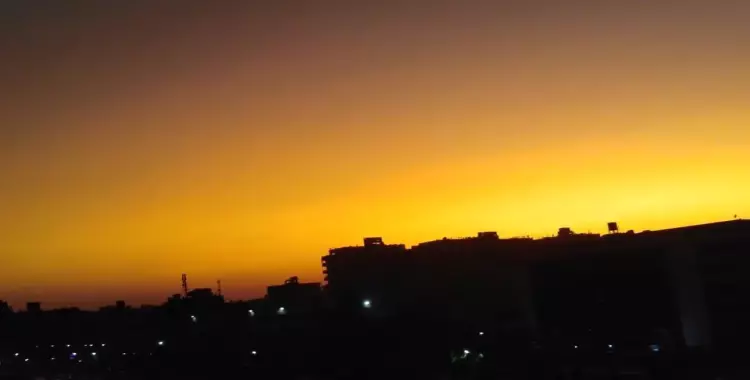  سبب تغير لون السماء في مصر أثناء الغروب اليوم 