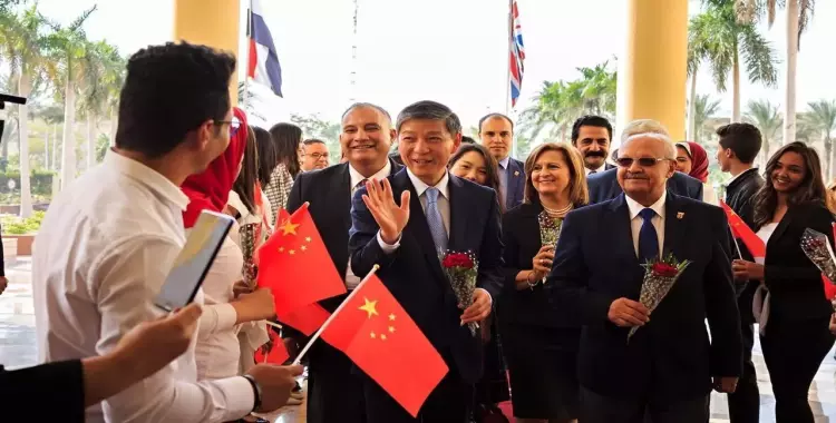  سفير الصين بمصر يفتتح قسم اللغة الصينية بالجامعة البريطانية (صور) 