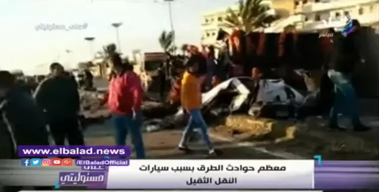  شاهد أثار حادث طريق بورسعيد دمياط بعد مصرع 23 عاملا وإصابة 7 
