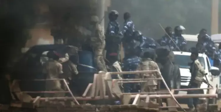  شاهد اعتداء قوات الأمن السودانية على الثوار في فض اعتصام الخرطوم 