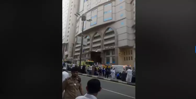  شاهد حريق هائل في فندق بمكة يضم نزلاء مصريين 
