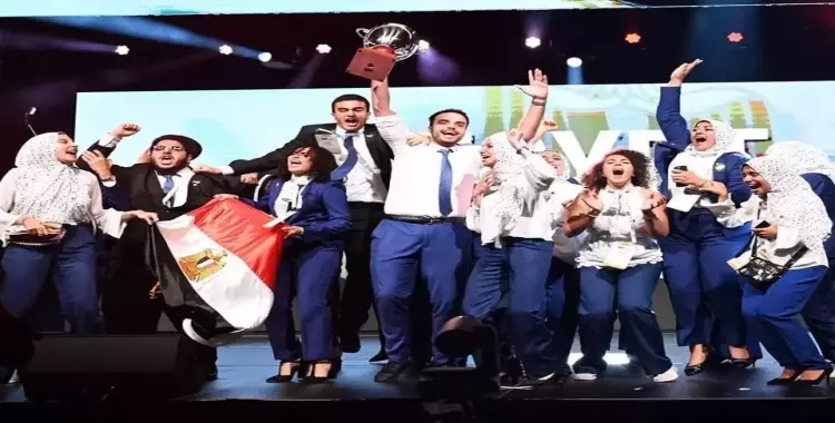  شاهد فرحة طلاب «اناكتس» جامعة القاهرة لحظة فوزهم بكأس العالم (فيديو) 