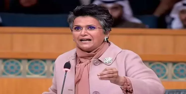  شاهد نائبة كويتية تهاجم وزيرة الهجرة المصرية: «إن كنتم نسيتوا اللي جرى.. هاتوا الدفاتر تنقرا» 