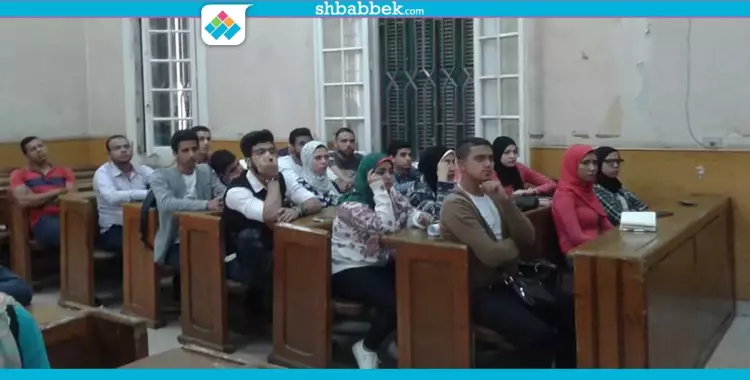  صور| «إدارة مواقع التواصل الاجتماعي».. ندوة بآداب القاهرة 