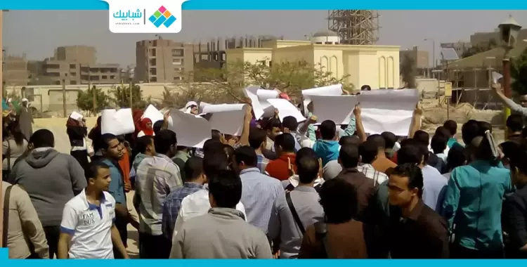  صور| إضراب طلاب «التعليم الصناعي» ببني سويف لتغيير اسم الكلية 