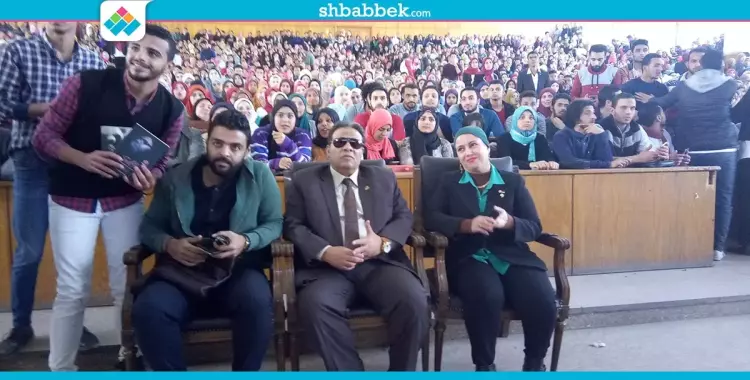  صور| الشاعر عمرو حسن لطلاب «عين شمس»: كنت أفشل واحد في الكلية 