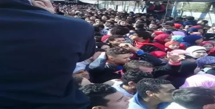  صور| تدافع طلاب جامعة حلوان لدخول الامتحانات 