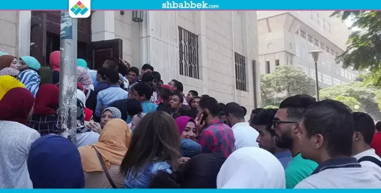  صور| تزاحم الطلاب لحضور حفل نجم «آراب أيدول» بـ«تجارة القاهرة» 