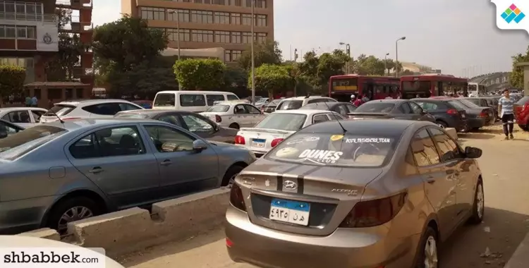  صور| تكدس مروري أمام جامعة الأزهر بسبب موكب «السيسي» 