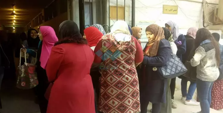  صور| توافد طالبات كلية البنات جامعة عين شمس على انتخابات الاتحاد 
