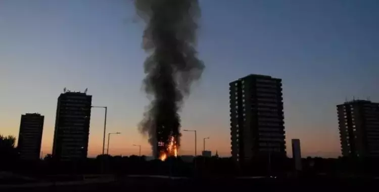  صور| حريق هائل يلتهم برجا سكنيا في لندن 