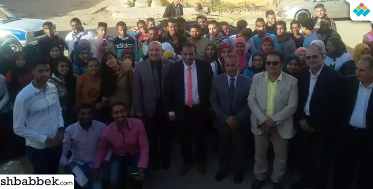 صور| حشد طلاب وأساتذة بجامعة أسوان لتحرير توكيلات ترشيح «السيسي» 