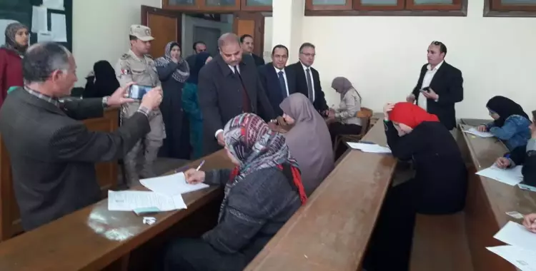  صور| رئيس جامعة الأزهر يتفقد لجان امتحانات دراسات إسلامية بنات بالمنصورة 