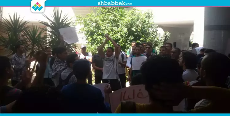  صور| طلاب «هندسة العاشر» يشاركون في مظاهرات «الطلاب مش هتبيع» 