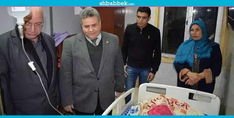  صور| للاطمئنان على سير العمل.. رئيس جامعة بنها يتفقد المستشفى الجامعي ليلا 