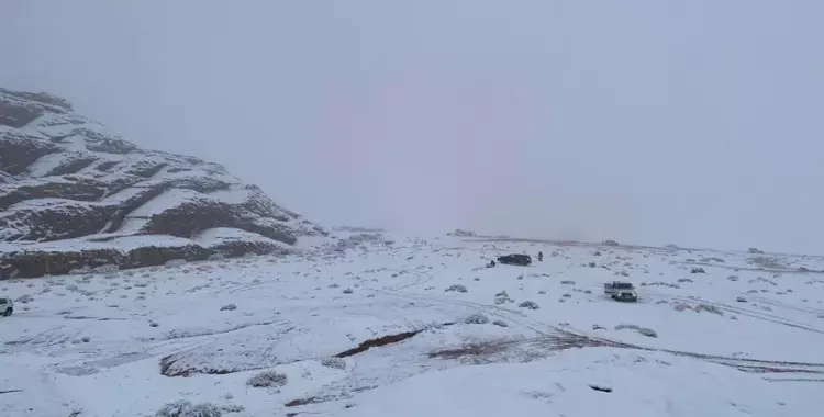  صور وفيديوهات تساقط الثلوج على تبوك في السعودية 