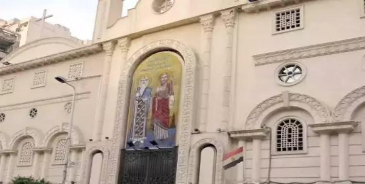  طالب يحاول ذبح حارس كنيسة القديسين بالإسكندرية (فيديو) 