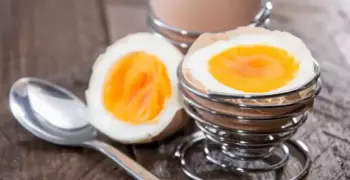 طريقة مبتكرة لصنع «البيض المسلوق» دون ماء