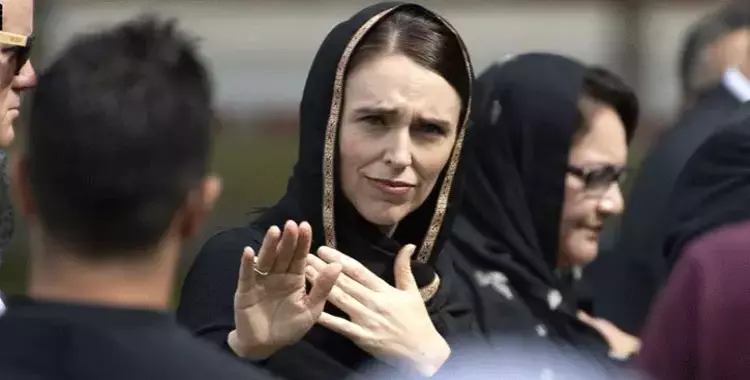  طفلة تعرض «رشوة» على رئيسة وزراء نيوزيلندا 