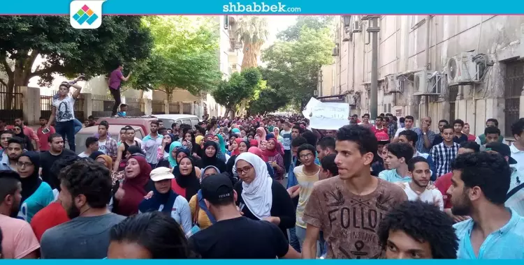  طلاب الثانوية يتظاهرون في آخر أيام الامتحانات أمام «التعليم» 