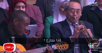 طلاب الجامعة اليابانية يغنون مع نائب رئيس الجامعة بالياباني (فيديو)
