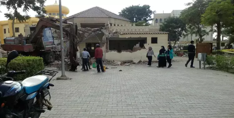  طلاب جامعة القاهرة ينظمون وقفة للتنديد بهدم المسجد 