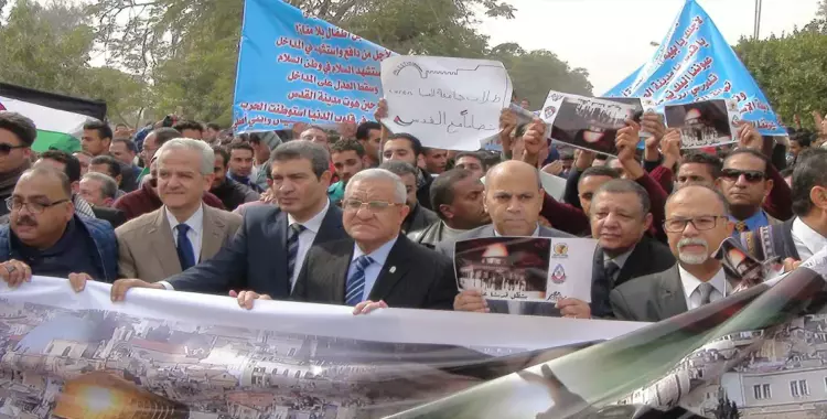  طلاب جامعة المنيا يحتشدون تضامنا مع القدس 