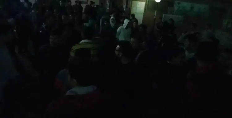  طلاب جامعة بنها يتجمهرون في منتصف الليل بعد سحب «البوتوجازات» من المدينة 